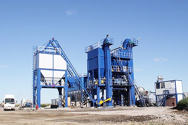La planta de procesamiento por lotes de asfalto se exportó a Kazajstán.